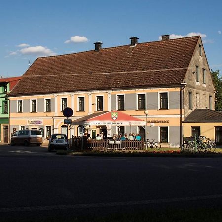 Restaurace Na Krizovatce Apartamento Božanov Exterior foto