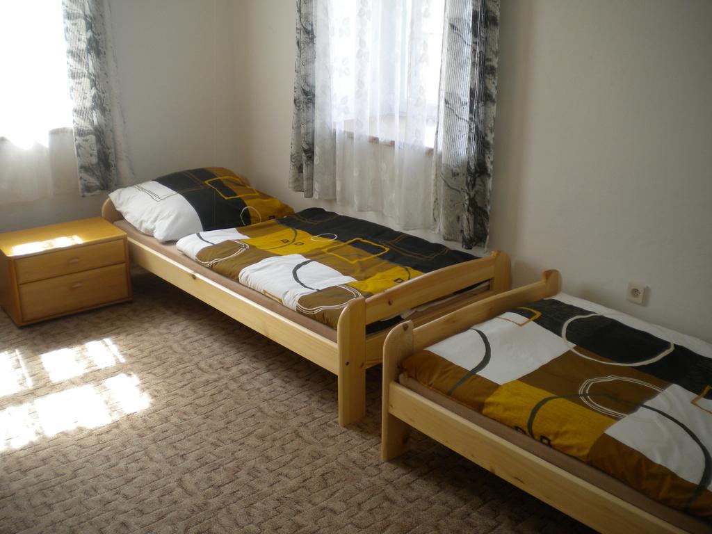 Restaurace Na Krizovatce Apartamento Božanov Quarto foto