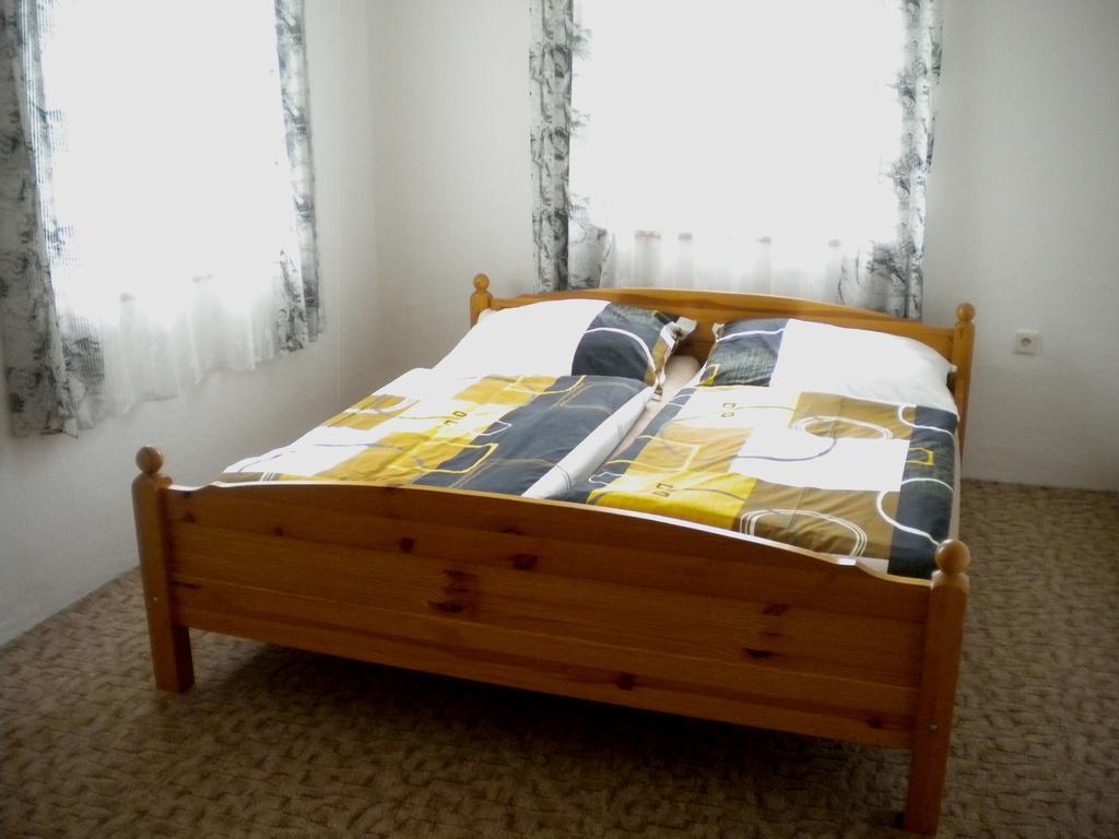 Restaurace Na Krizovatce Apartamento Božanov Quarto foto