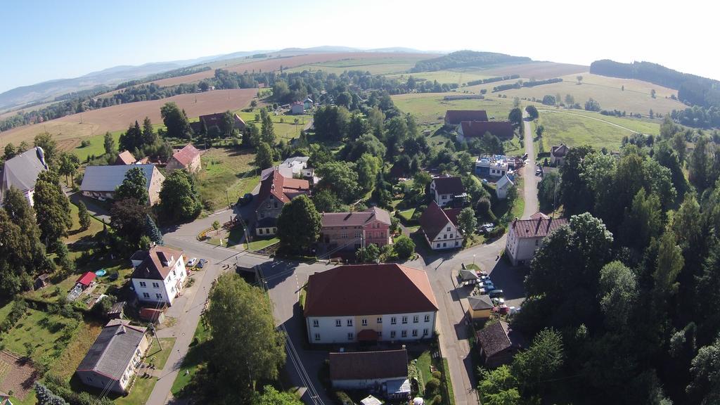 Restaurace Na Krizovatce Apartamento Božanov Exterior foto