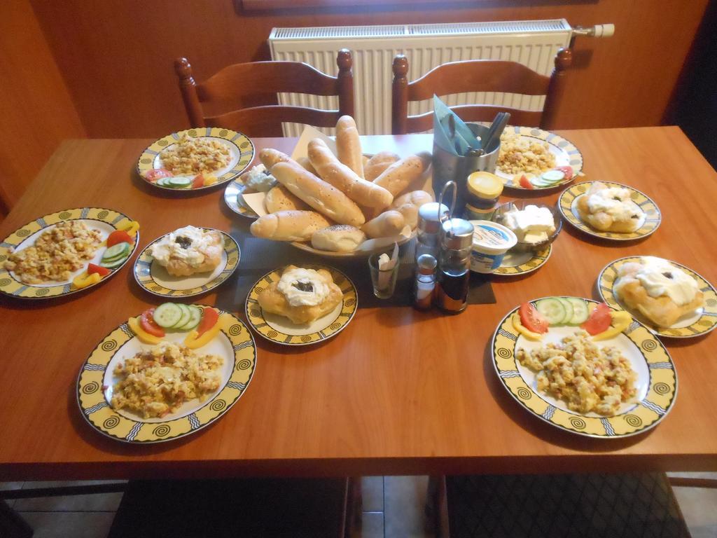 Restaurace Na Krizovatce Apartamento Božanov Exterior foto